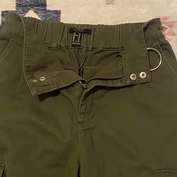 FOREVER 21 Olive Green Cargo Pants NWOT Size M - Picture 3 of 6